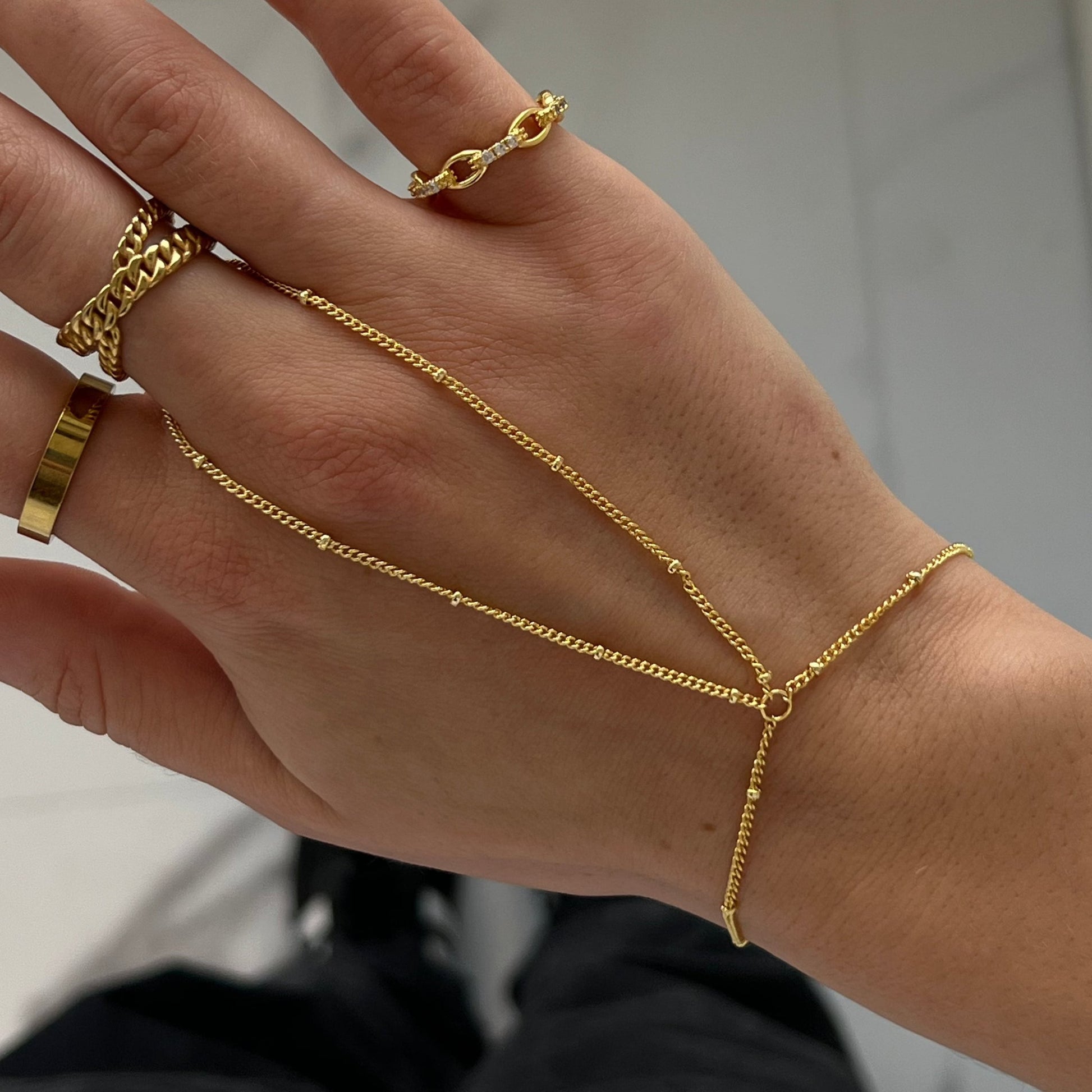 Isla Hand Chain EVRY JEWELS